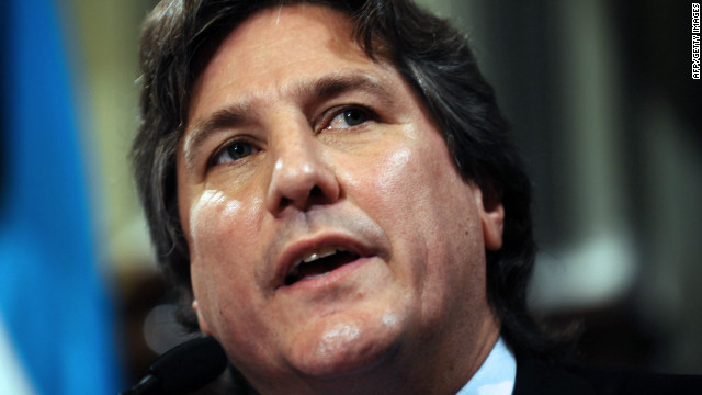 Argentine Vice-President Amado Boudou talks to journalists during a press conference held at the National Congress in Buenos Aires on April 5, 2012