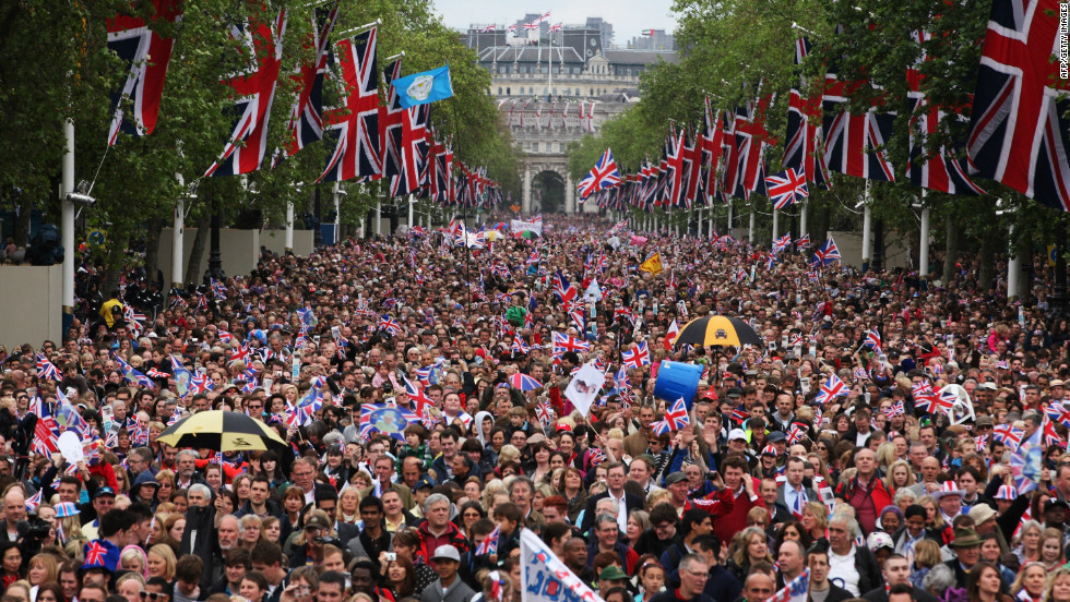 Queens Balcony Wave Flyover Cap Diamond Jubilee Celebrations Cnn