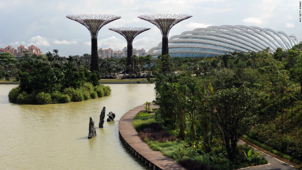 Solar-powered 'supertrees' at Singapore's Gardens by the Bay - CNN
