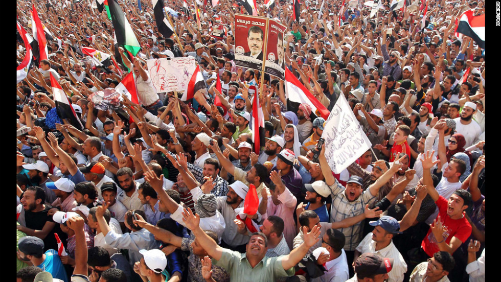 Muslim Brotherhood supporters cheer in Cairo&#39;s Tahrir Square on Sunday after hearing of Morsi&#39;s victory in Egypt&#39;s presidential election.