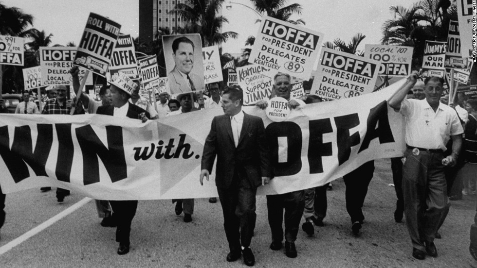 Hoffa leads supporters at a Teamsters convention in 1959.  