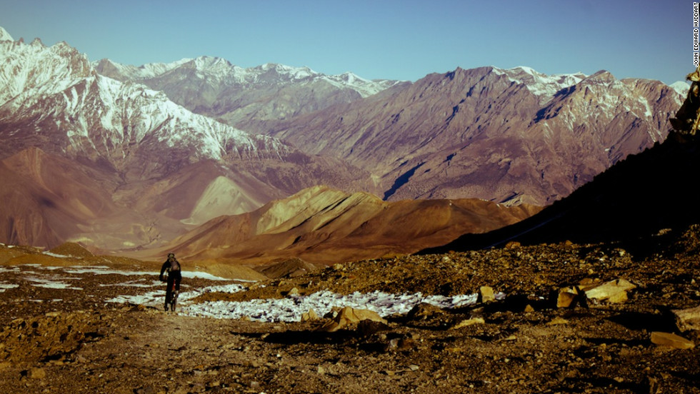 The spectacular setting of the Himalayas is the battleground for the Yak Attack -- a 400km feat of mountain biking endurance and nerve. IInvolving 12,000m of climbing over the highest mountain pass in the world, competitors have to cope with the effects of altitude, frostbite and snow blindness. 