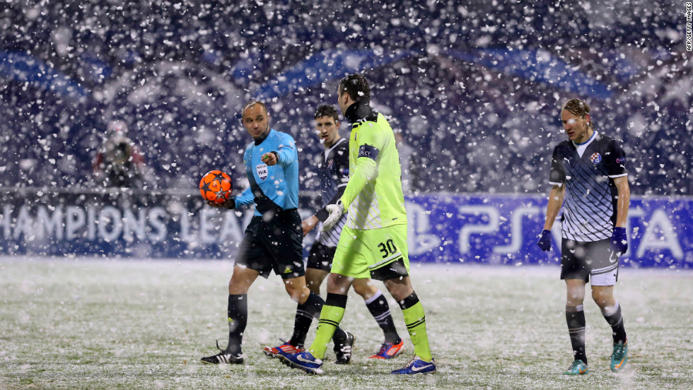 The snow in Zagreb was so bad that players were ordered to leave the pitch and wait in the changing rooms, while groundstaff helped to clear the pitch. Andriy Yarmolenko&#39;s 41st minute strike had given the visitors the lead but a 90th minute penalty by Ivan Krstanović secured a point for Dinamo.