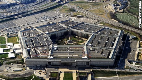 CNNで最初: 1月. 6 text messages wiped from phones of key Trump Pentagon officials