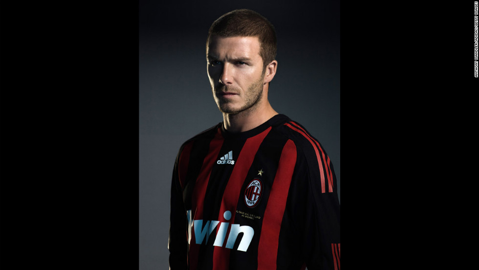 Beckham reveals his new No. 32 jersey after his loan move to AC Milan in 2008.