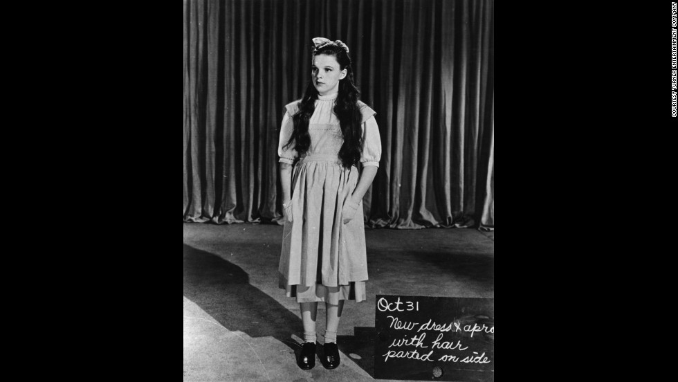 Wizard Of Oz Munchkin Ruth Robinson Duccini Dies At 95 Cnn 