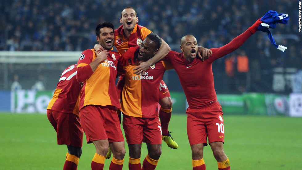 With Schalke pushing forward in search of a winner, Galatasaray hit its opponent on the break with Umut Bulut racing clear to finish at the second attempt and send the Turkish side into the last eight thanks to a 3-2 win on the night and a 4-3 aggregate victory.