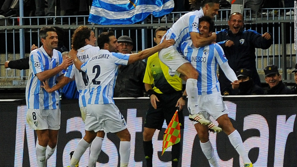 Substitute Roque Santa Cruz netted a 77th minute winner to make it 2-0 on the night and send Malaga through 2-1 on aggregate. 