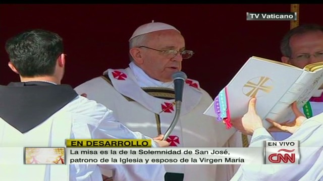 cnnee brk inauguration mass pope francis 2_00002028.jpg