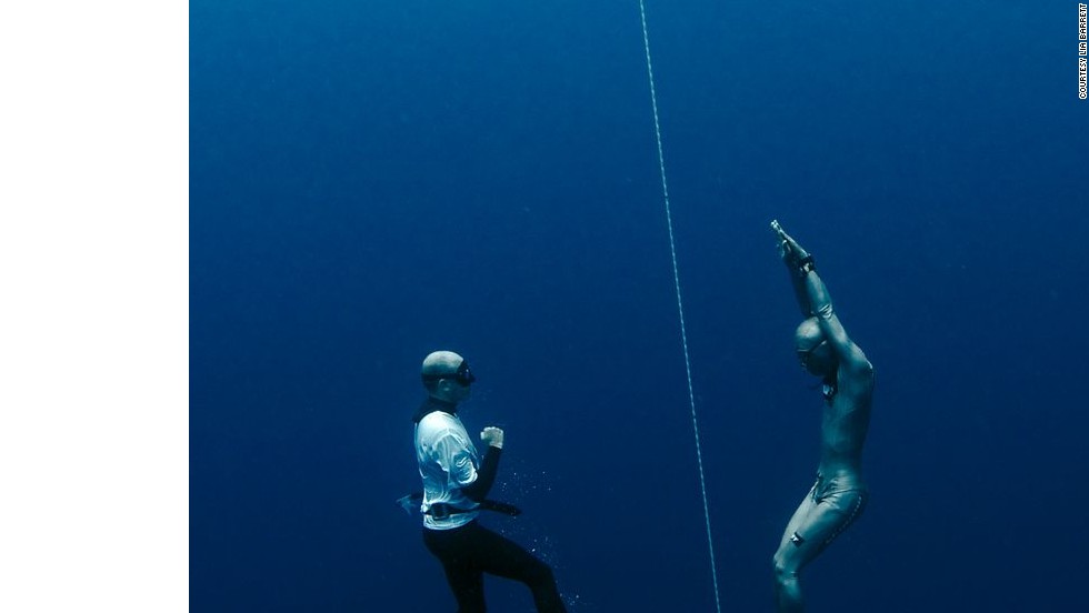 Freedivers sip coffee with sharks 30 meters under sea - CNN - 980 x 552 jpeg 41kB