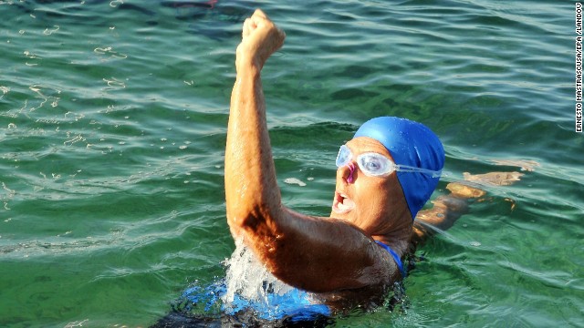 Caption: epa03845392 US swimmer Diana Nyad waves after starting her fifth attempt to swim between Cuba and Florida, in Havana, Cuba, 31 August 2013. Nyad started her fifth attempt in an expected 80-hours journey without a sharks protection device. EPA/Ernesto Mastrascusa /LANDOV   Photographers/Source: ERNESTO MASTRASCUSA/EPA /LANDOV  