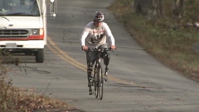 dnt wmtw double amputee cyclist_00005603.jpg