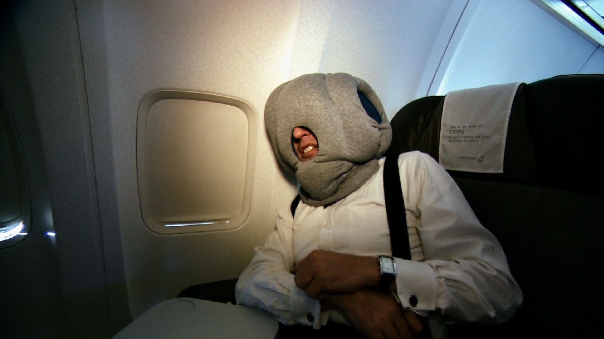 Приспособление для сна в самолете