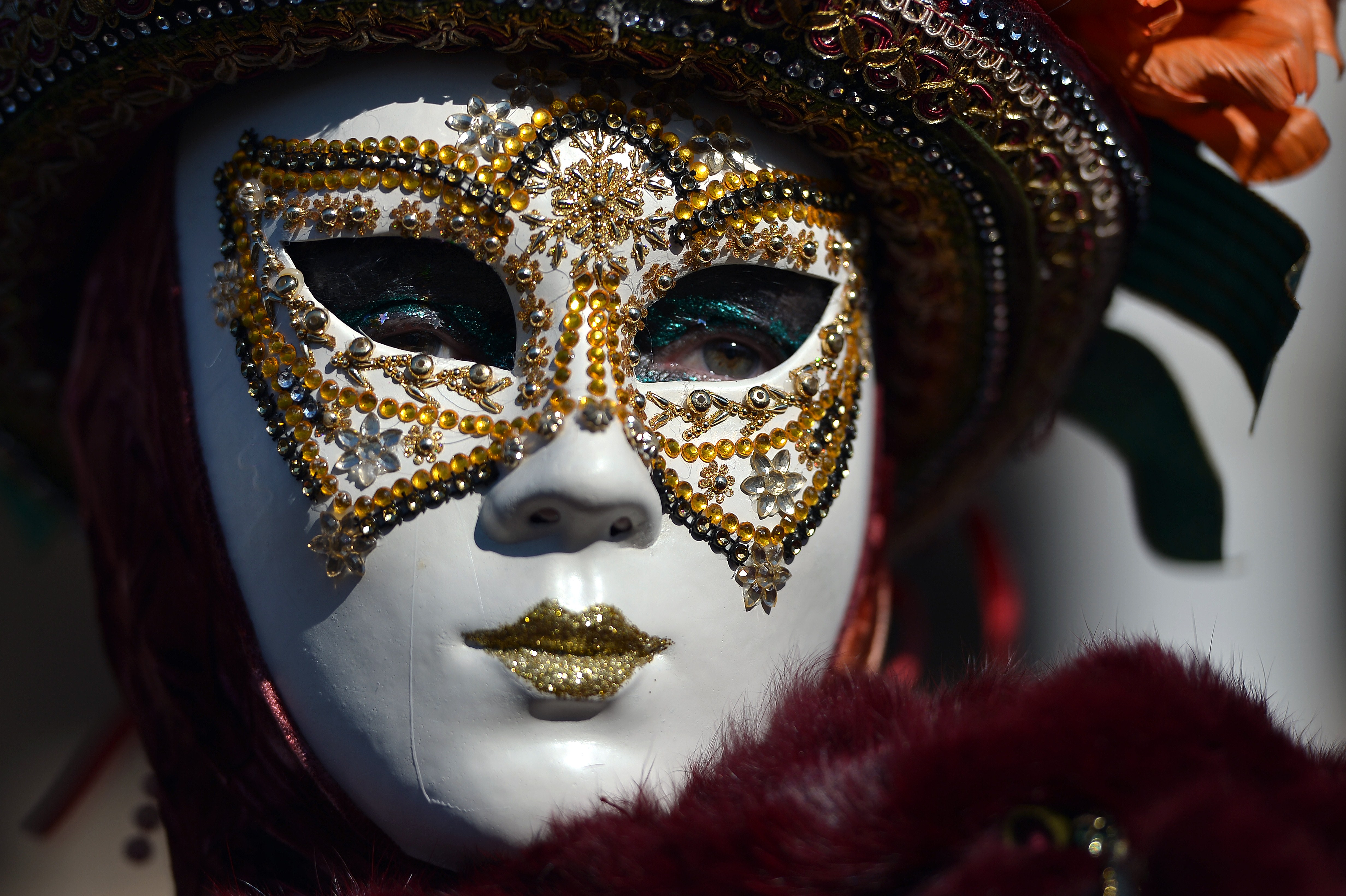 Rhinestones DR-12 Venetian Carnival Women Masquerade Metal Hollow Carving Mask 