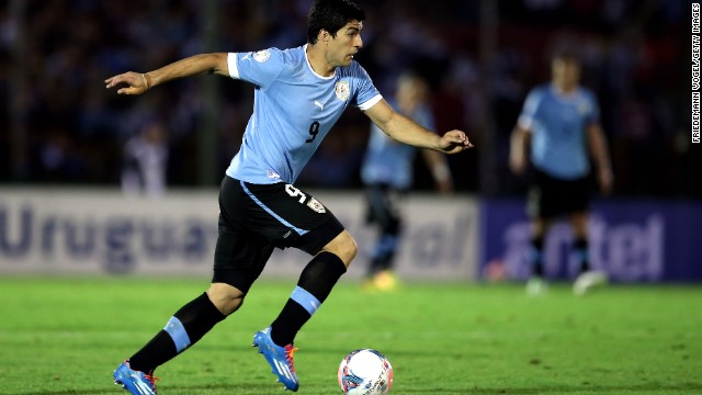 MONTEVIDEO, URUGUAY - NOVEMBER 20: Luis Suarez of Uruguay runs with the ball during leg 2 of the FIFA World Cup Qualifier match between Uruguay and Jordan at Centenario Stadium Stadium on November 20, 2013 in Montevideo, Uruguay. (Photo by Friedemann Vogel/Getty Images)