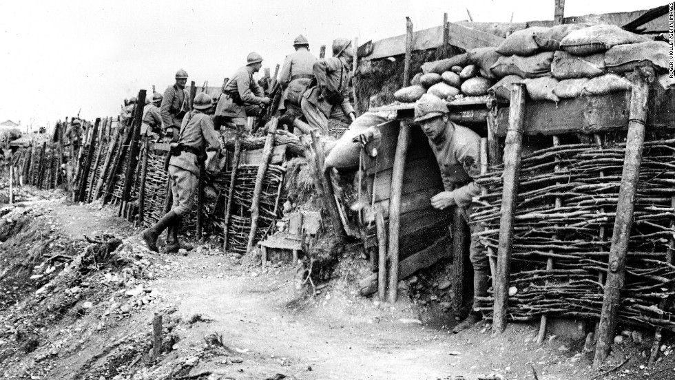 French soldiers are seen at a front-line trench in Italy. During World War I, the Allied Powers consisted of Belgium, Frankryk, Groot Brittanje, Griekeland, Italië, Montenegro, Portugal, Roemenië, Rusland, Serbia and the United States. The Central Powers consisted of Austria-Hungary, Bulgarye, Duitsland, and Ottoman Empire (now Turkey).