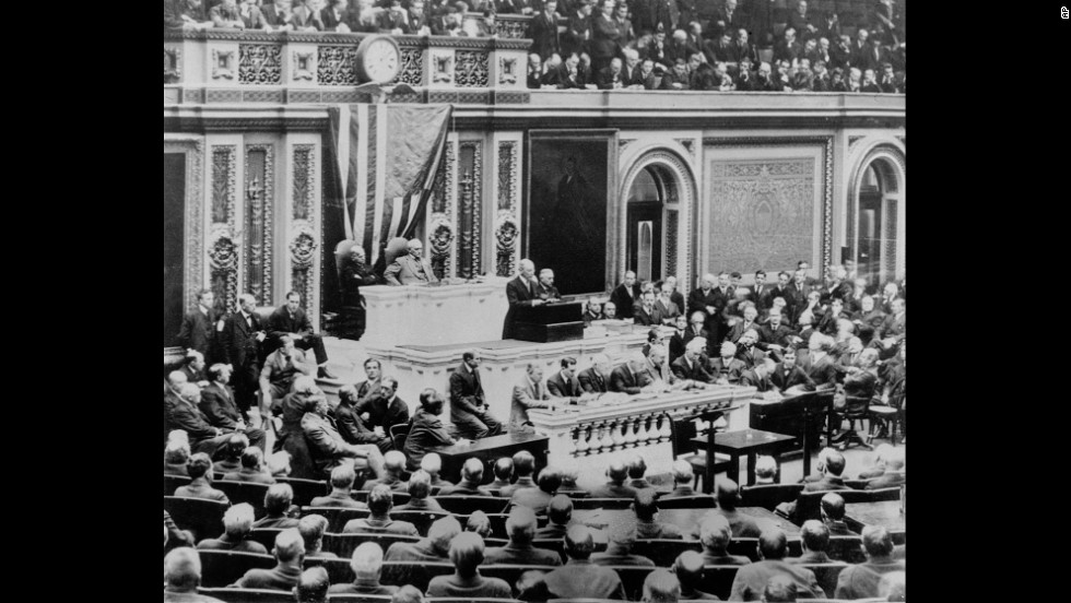 Amerikaanse. President Woodrow Wilson addresses a joint session of Congress in April 1917, requesting a declaration of war on Germany. The United States declared war against Germany after the interception and publication of the Zimmermann Telegram and the sinking of three U.S. merchant ships by German U-boats.