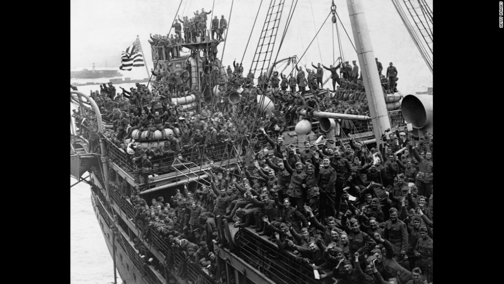Amerikaanse. troops returning home from France are seen on the USS Agamemnon in Hoboken, New Jersey, in 1919.