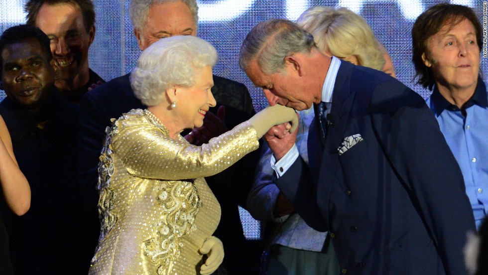 Queen Elizabeth Ii Monarch Marks Birthday In Neon Style Cnn 