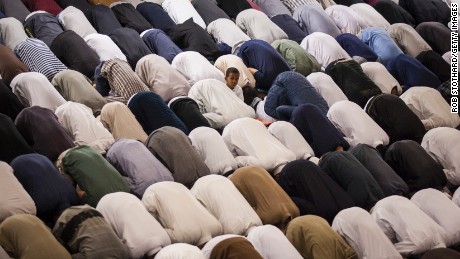  Muslim men conduct Tarawih prayers, during which long portions of the Qur&#39;an are recited, at the East London Mosque on the evening before the start of the holy month of Ramadan on June 28, 2014 in London, England.