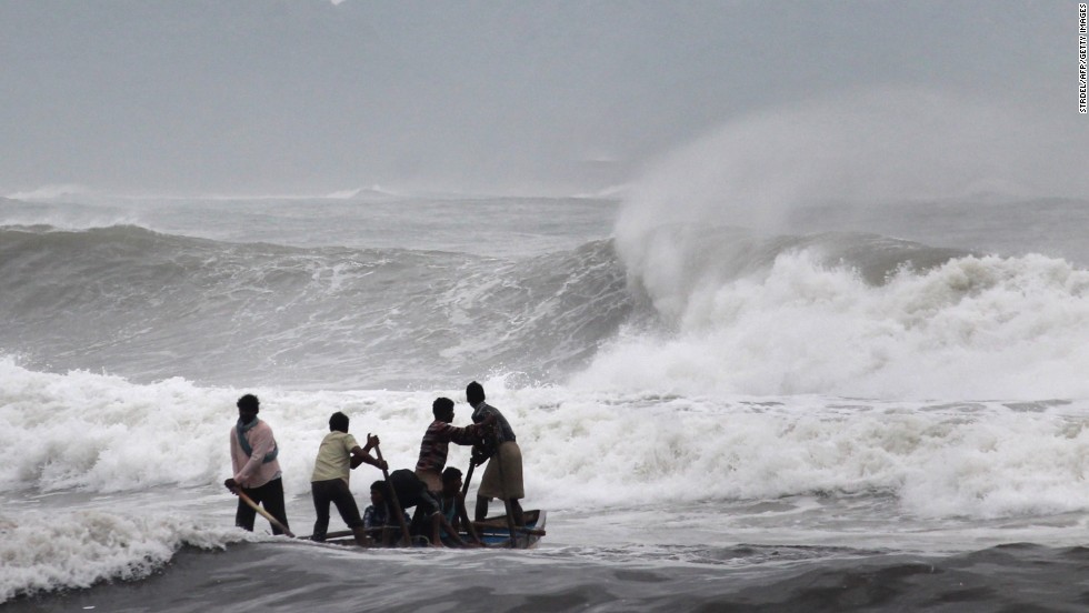 6 die as Cyclone Hudhud uproots trees in India CNN