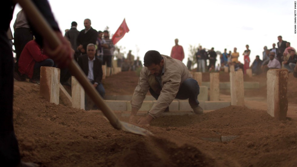 Cundi Minaz, a female Kurdish fighter, is buried in a cemetery in the southeastern Turkish town of Suruc on Tuesday, October 14. Minaz was reportedly killed during clashes with ISIS militants in nearby Kobani.