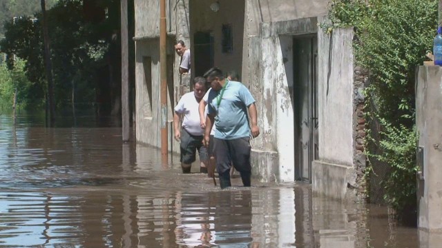 cnnee rain argentina pkg sarmenti_00002028.jpg