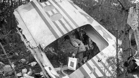 crash airlines 1974 turkish plane paris flight 981 dc10 air crashes ermenonville debris airplane dc forest near dated march leftover