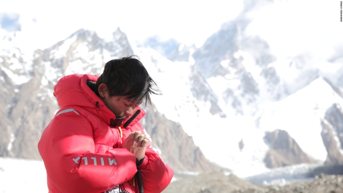 Japanese Climber First On Everest After Avalanche Cnn 