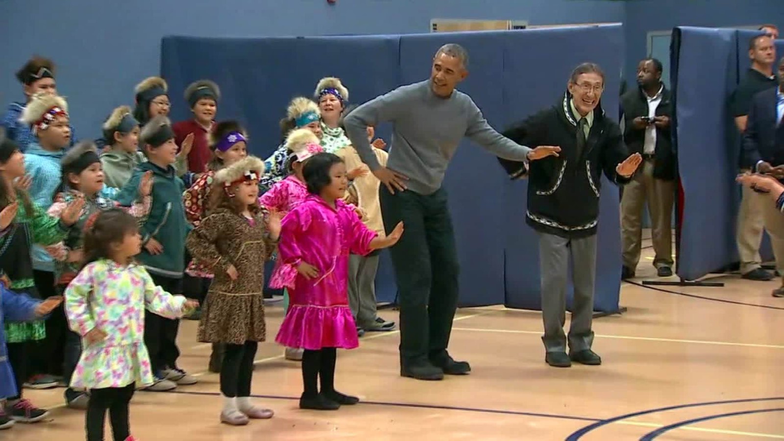 Obama busts a move with Alaskan middle schoolers - CNNPolitics