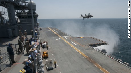 An lands aboard the amphibious assault ship USS Wasp during 2015 trials.
