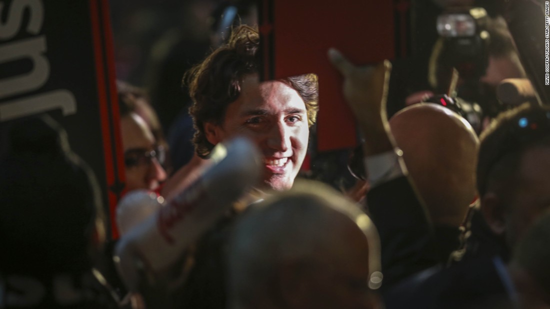 Shirtless Justin Trudeau Photobombs Beach Wedding Cnn