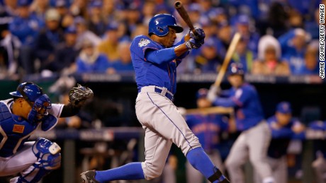 KANSAS CITY, MO - OCTOBER 27:  Curtis Granderson #3 of the New York Mets hits a solo home run in the fifth inning against the Kansas City Royals during Game One of the 2015 World Series at Kauffman Stadium on October 27, 2015 in Kansas City, Missouri.  (Photo by Jamie Squire/Getty Images)