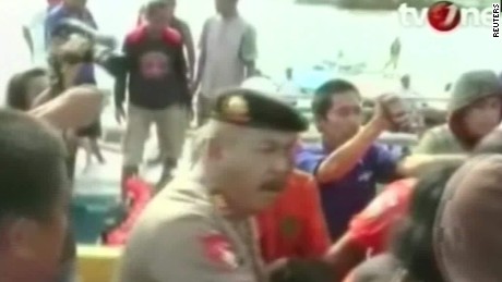 indonesia boat ferry rough water walker pkg_00000320.jpg