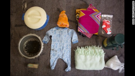 Photos reveal what's in birth bags of women around the world