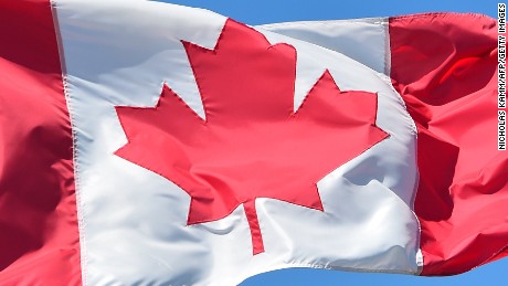 People leaving US, flooding Canada