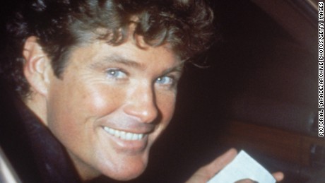 American actor and singer David Hasselhoff, star of TV series &#39;Knight Rider&#39; signing an autograph for a fan, mid 1980s.  (Photo by Pictorial Parade/Archive Photo/Getty Images)