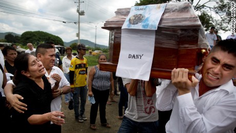 Pallbearers carry a coffin to a nearby cemetery, as relatives mourn the loss of their family members, victims of the 7.8-magnitude earthquake, in Portoviejo, Ecuador, Monday, April 18, 2016. 