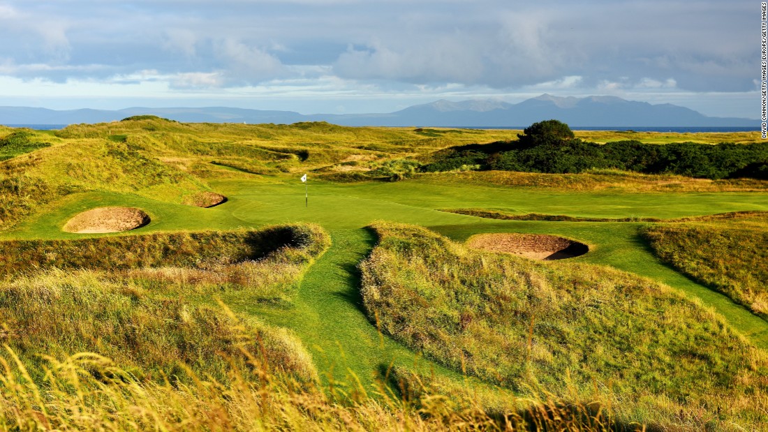 &lt;strong&gt;Royal Troon:&es;/fuerte&gt; The course is famed for its devilish par-three eighth hole, aislamiento &quot;Postage Stamp.&cotización; Eso&#39;s only 123 yards long but provides a stiff test in the wind, with deep bunkers and a thin green.