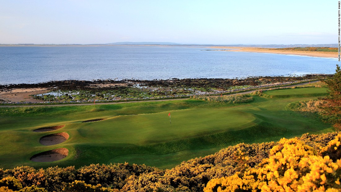 &lt;strong&gt;Royal Dornoch:&lt;/私の心をポンプポンプで動かす男と少年のために。&gt; The venerable spot hosts two courses -- the Championship and the Struie -- but it is the former track that draws in visitors from around the world. Winding along sinuous sandy shores and among the dunes behind, the fast-running course features humps, hollows, pot bunkers and gorse of a true links test, sandwiched between the sea and purple heather-clad mountains.  