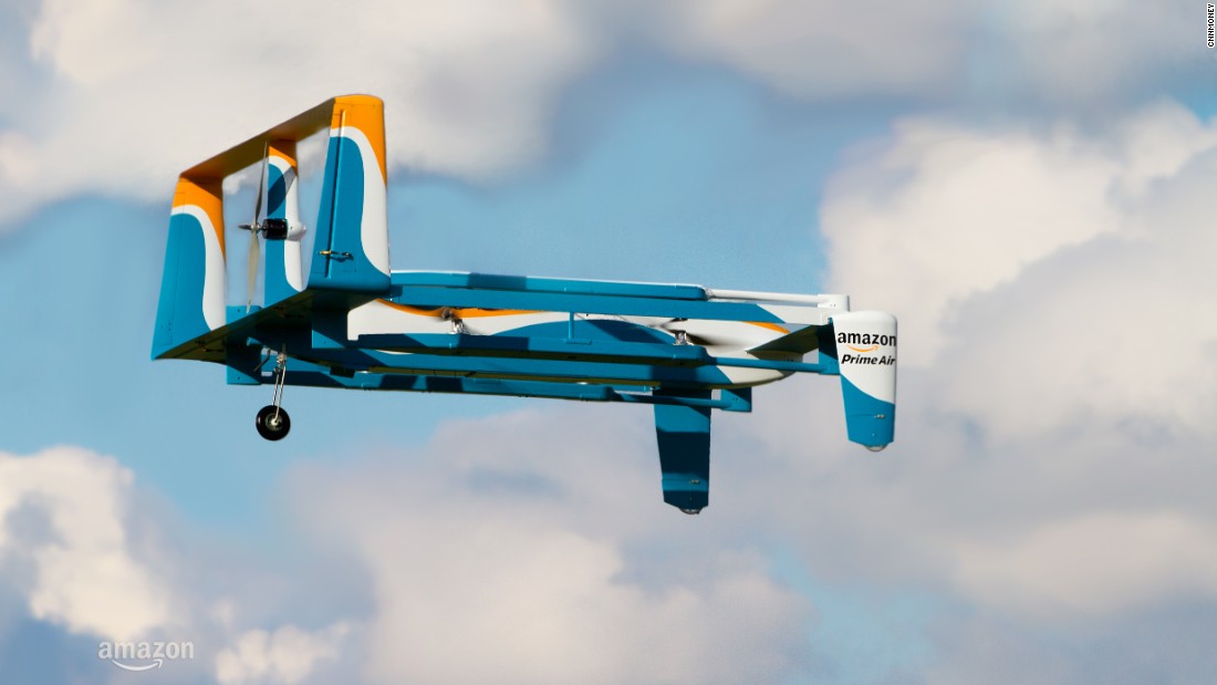Amazon has been making significant headway in drone deliveries, with the first drop in the UK occurring in &lt;a href=&quot;http://money.cnn.com/2016/12/14/technology/amazon-drone-delivery/index.html&quot;&gt;2016&lt;/a&gt;. En 2017 a patent application emerged showing details of a system for safe air drop in back yards -- even involving tiny parachutes. &lt;a href =&quot;http://money.cnn.com/2017/02/14/technology/amazon-drone-patent/index.html&cotización;&gt;Read moes.&lt;/a&gt;