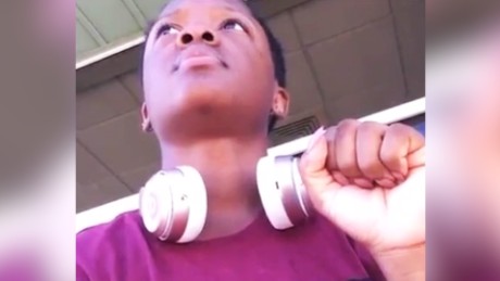 Navy sailor sits national anthem orig vstop dlewis_00000000.jpg