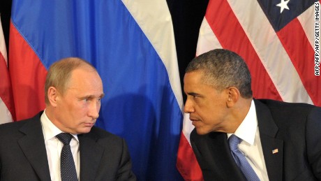 US President Barack Obama (R) meets his Russian counterpart Vladimir Putin (L)  in Los Cabos, Mexico, on June 18, 2012, during the G20 leaders Summit. Obama met today Putin at a G20 summit to discuss differences over what to do about the bloody conflict in Syria. AFP PHOTO/ RIA-NOVOSTI POOL / ALEXEI NIKOLSKY        (Photo credit should read ALEXEI NIKOLSKY/AFP/GettyImages)