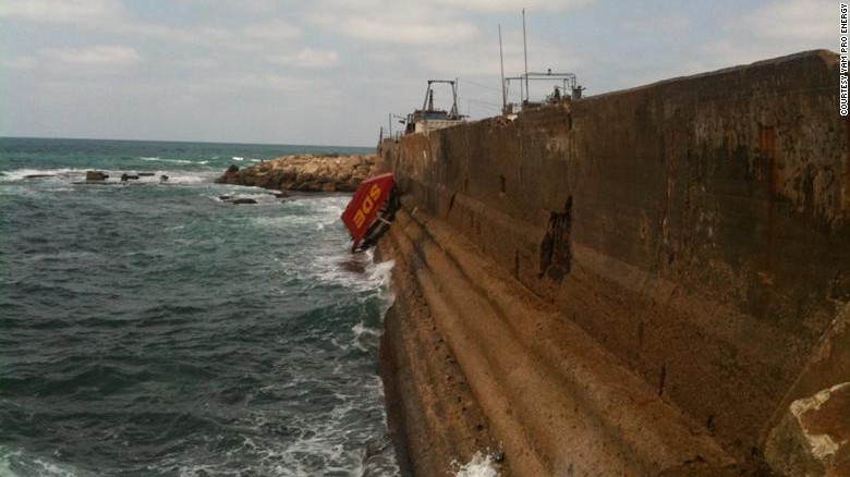 The &quot;floaters&quot; can be pulled up out of the water if maintenance needs to be done or if the conditions are too rough.