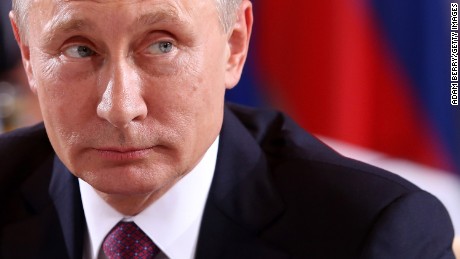 In retaliatory move, Putin signs media &#39;foreign agents&#39; law