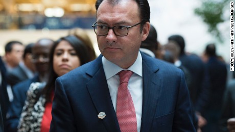 Mexican Secretary of Finance and Public Credit Luis Videgaray walks to  the IMFC Plenary Session during the IMF and World Bank Group 2016 Spring Meetings on April 16, 2016 in Washington, DC.    / AFP / MOLLY RILEY        (Photo credit should read MOLLY RILEY/AFP/Getty Images)