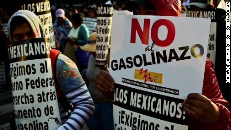 People protest demanding the resignation of President Enrique Pena Nieto, after he did not signal any backpedaling on the government's unpopular decision to increase gasoline prices by up to 20.1 percent in Mexico City on January 9, 2017.
Violent demonstrations and looting in Mexico over the sharp increase in gasoline prices left three people dead and more than 1,500 under arrest, the government said Friday, while giving assurances that gas stations are operating almost normally again. / AFP / Ronaldo SCHEMIDT        (Photo credit should read RONALDO SCHEMIDT/AFP/Getty Images)