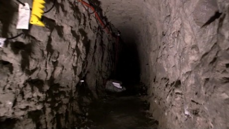 cnnee pkg lavandera frontera eeuu mexico p3 tuneles subterraneos_00012706
