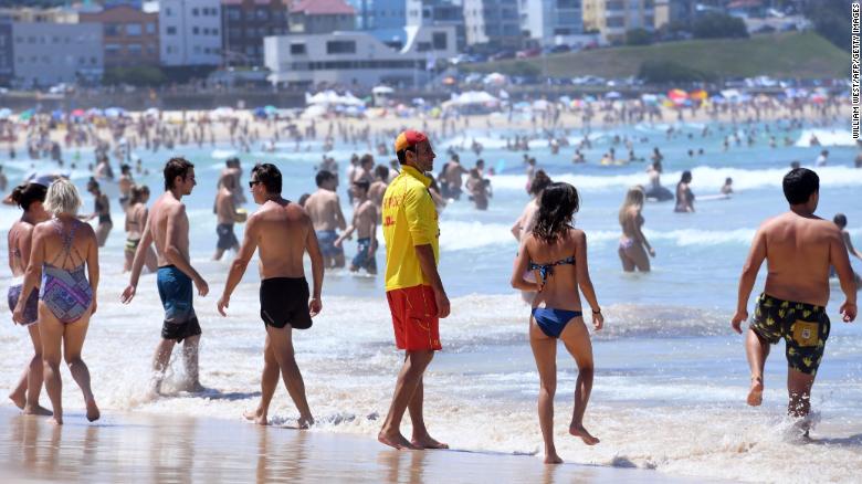 Extreme heat swelters southern Australia