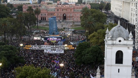 General view of the "Ni Una Menos" march for International Women's Day, outside the government Casa Rosada in Buenos Aires on March 8, 2017. / AFP PHOTO / JUAN MABROMATA        (Photo credit should read JUAN MABROMATA/AFP/Getty Images)